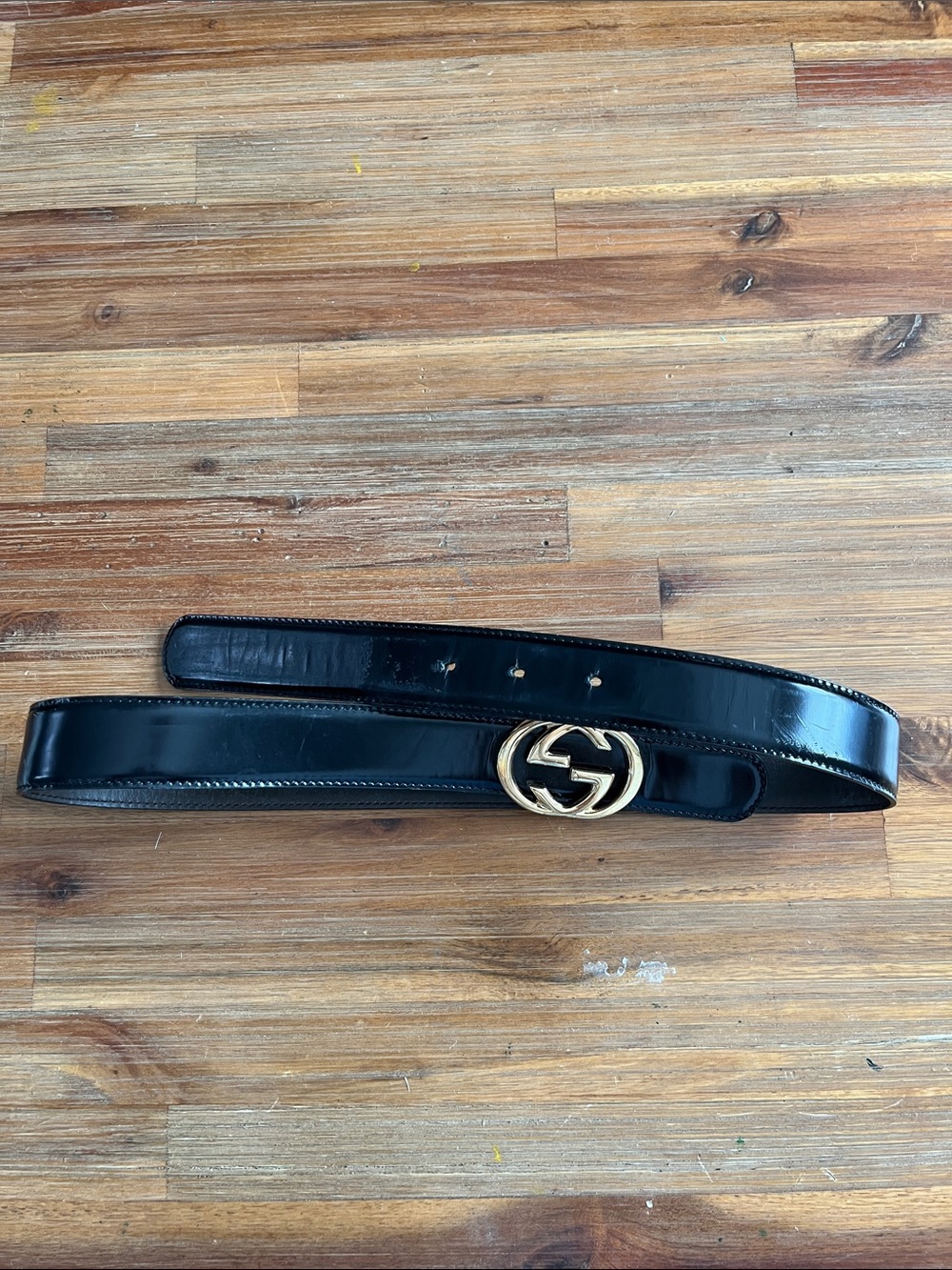 Gucci Women's Black Patent Leather Belt with Gold Double G Buckle 70/28